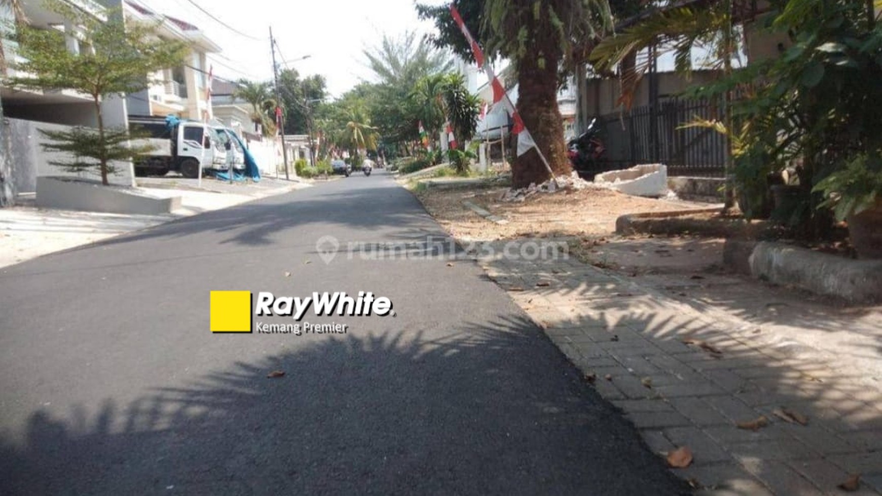 Rumah Cocok Untuk Hunian & Asri Jalan Cempaka Putih