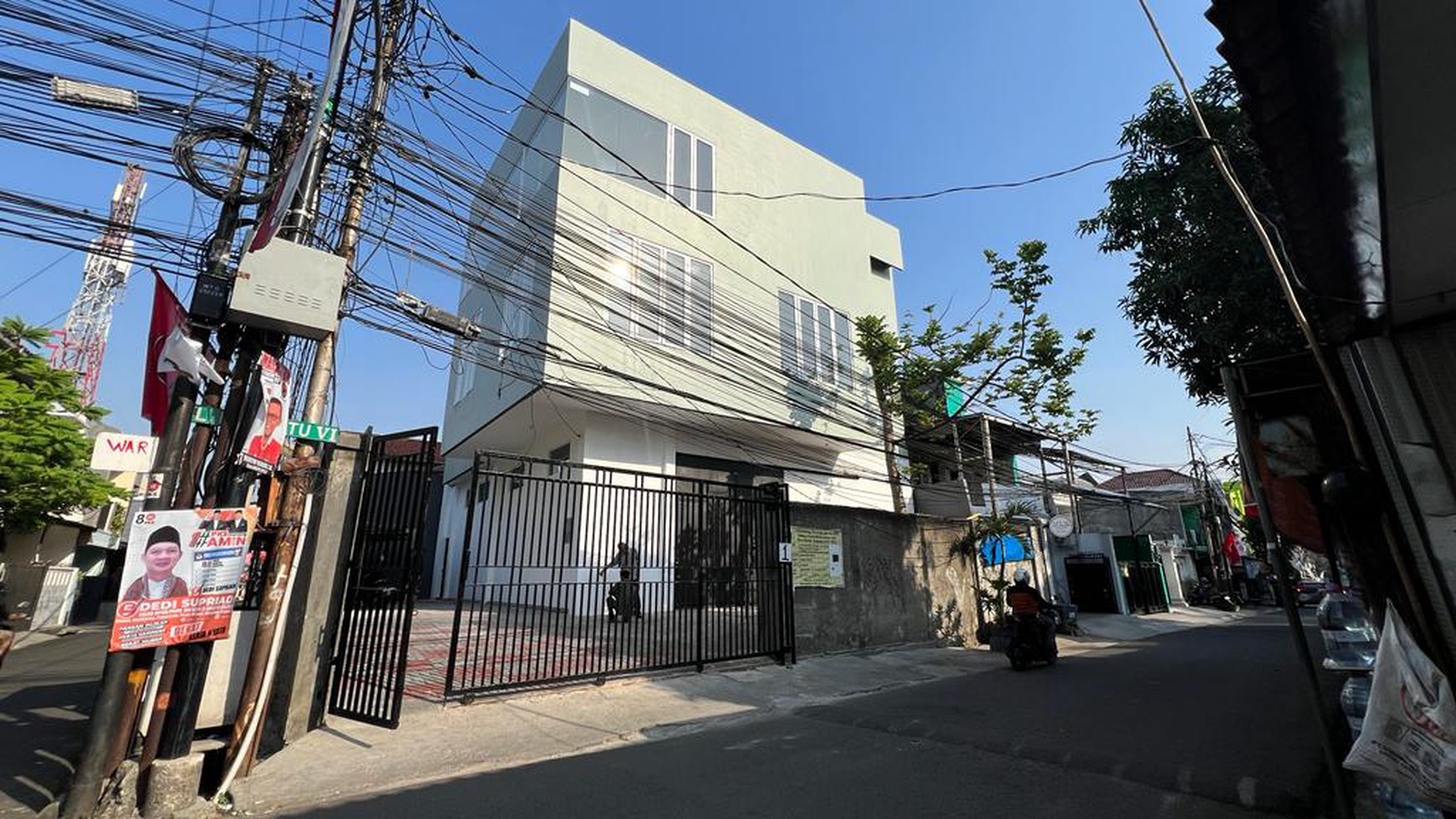 Gedung Baru 3 Lantai Menteng Dalam Kota Casablanca