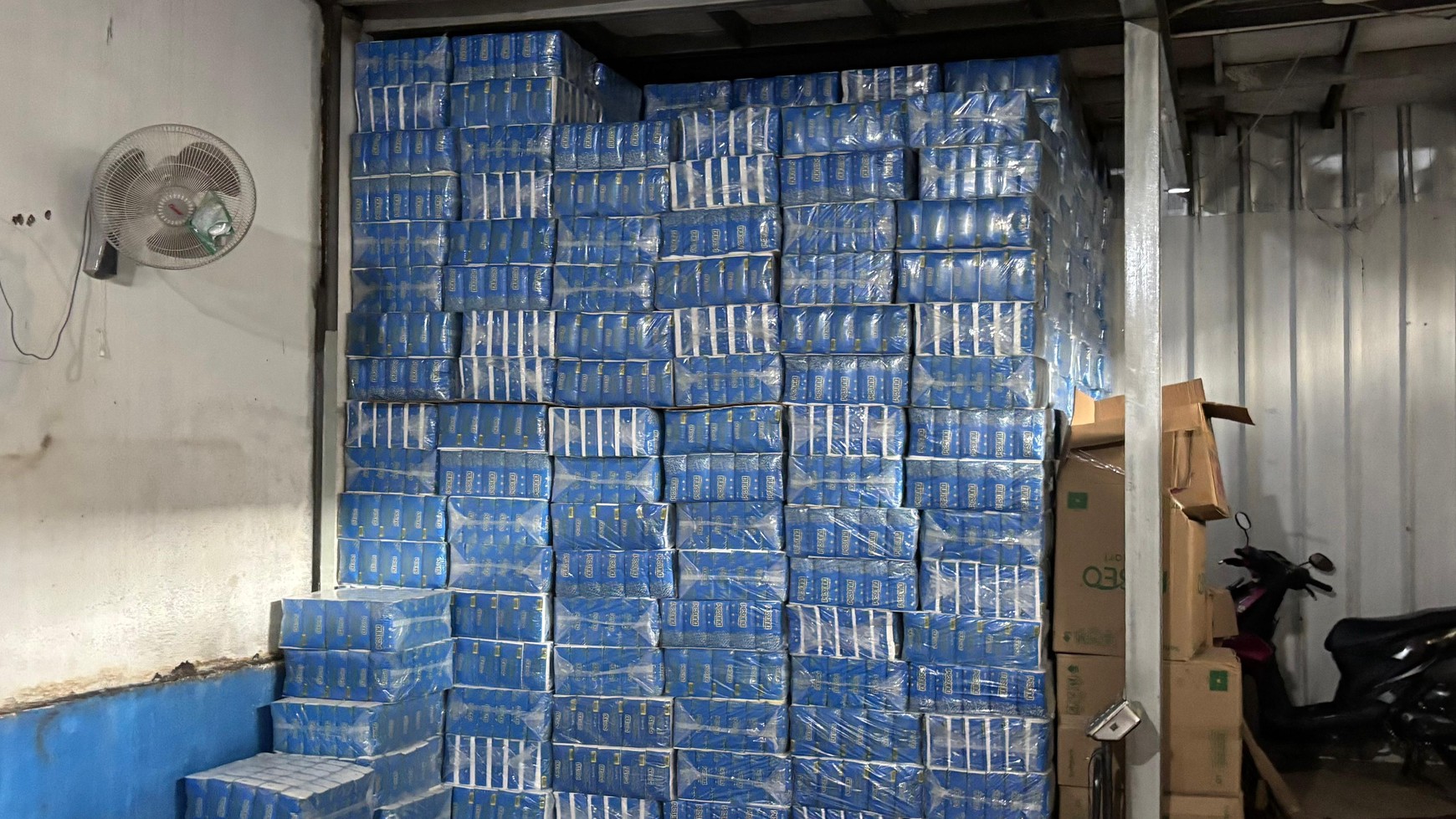Tempat Usaha,Warehouse, Ruko Strategis di Jl. Raya Hankam