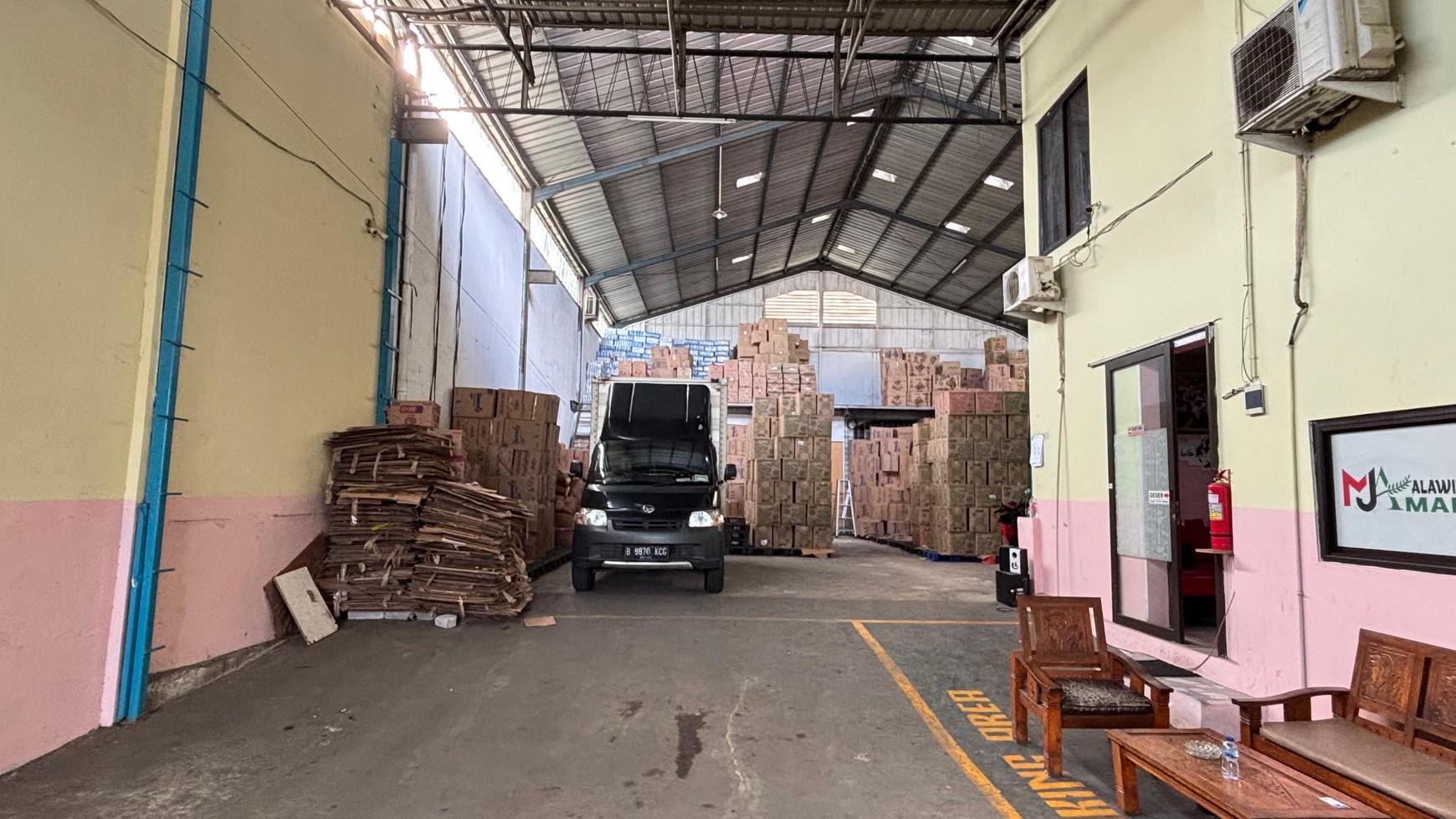 Tempat Usaha,Warehouse, Ruko Strategis di Jl. Raya Hankam