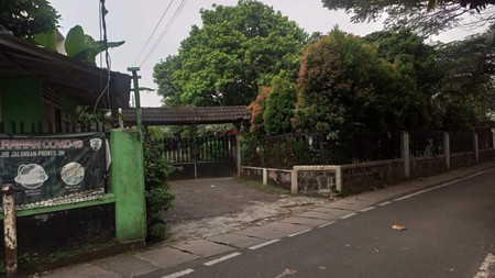 Rumah Klasik dengan Tanah Luas di Lebak Bulus Cilandak