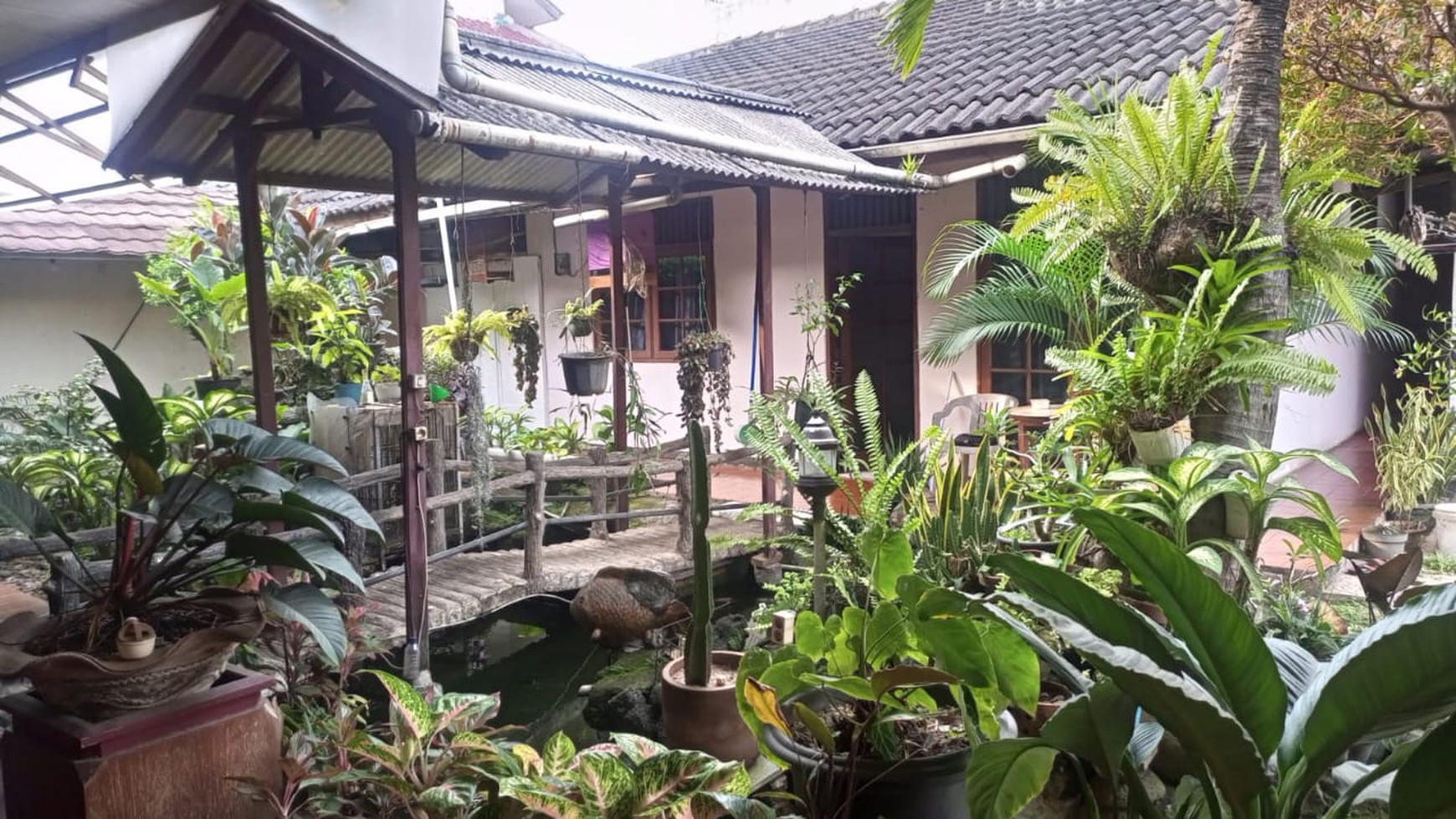 Rumah Klasik dengan Tanah Luas di Lebak Bulus Cilandak