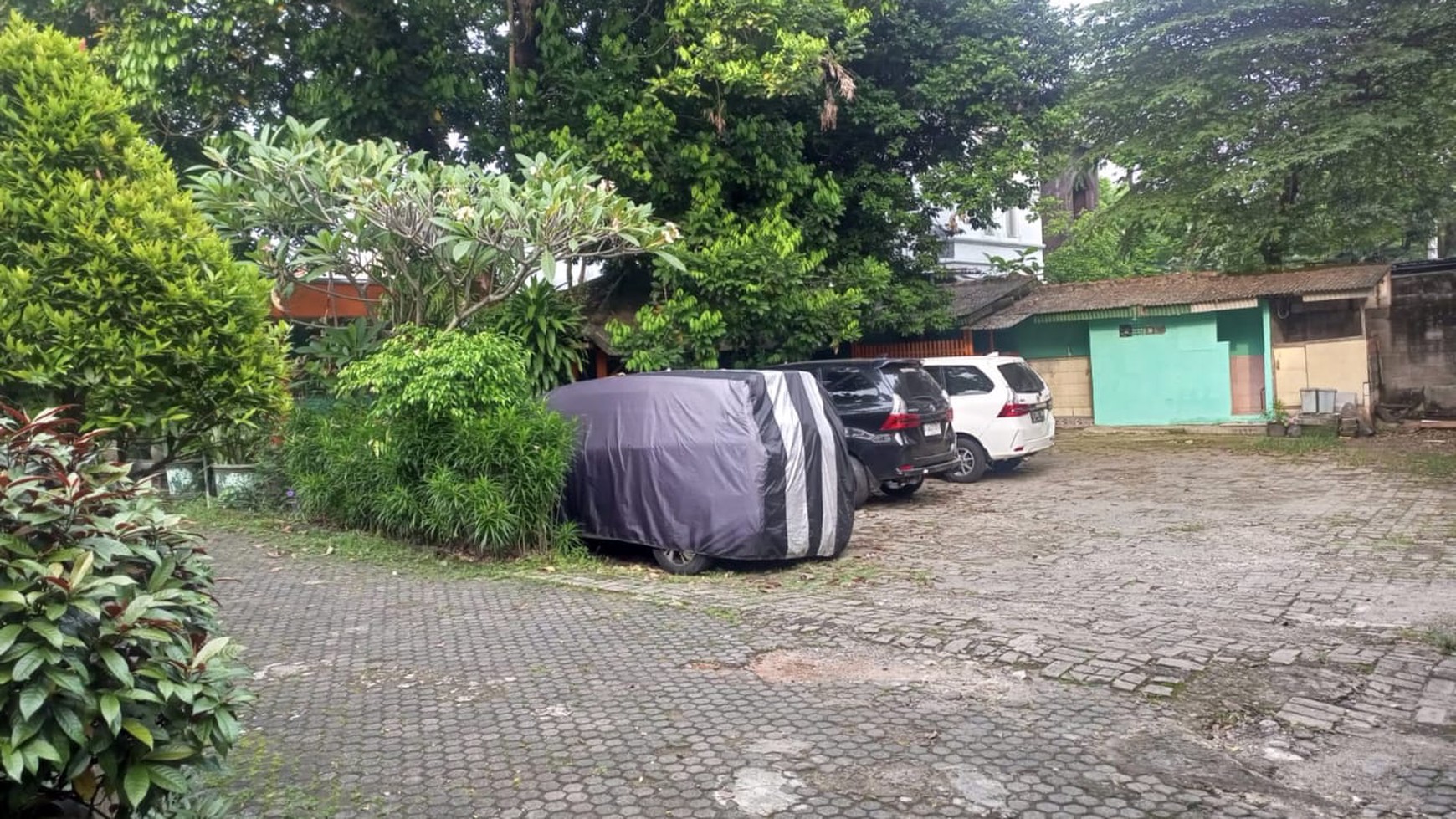 Rumah Klasik dengan Tanah Luas di Lebak Bulus Cilandak