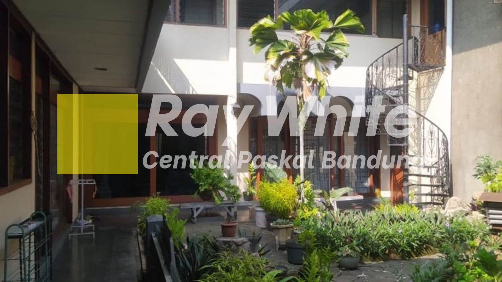 Rumah Tempo Dulu di Sayap Riau Bandung