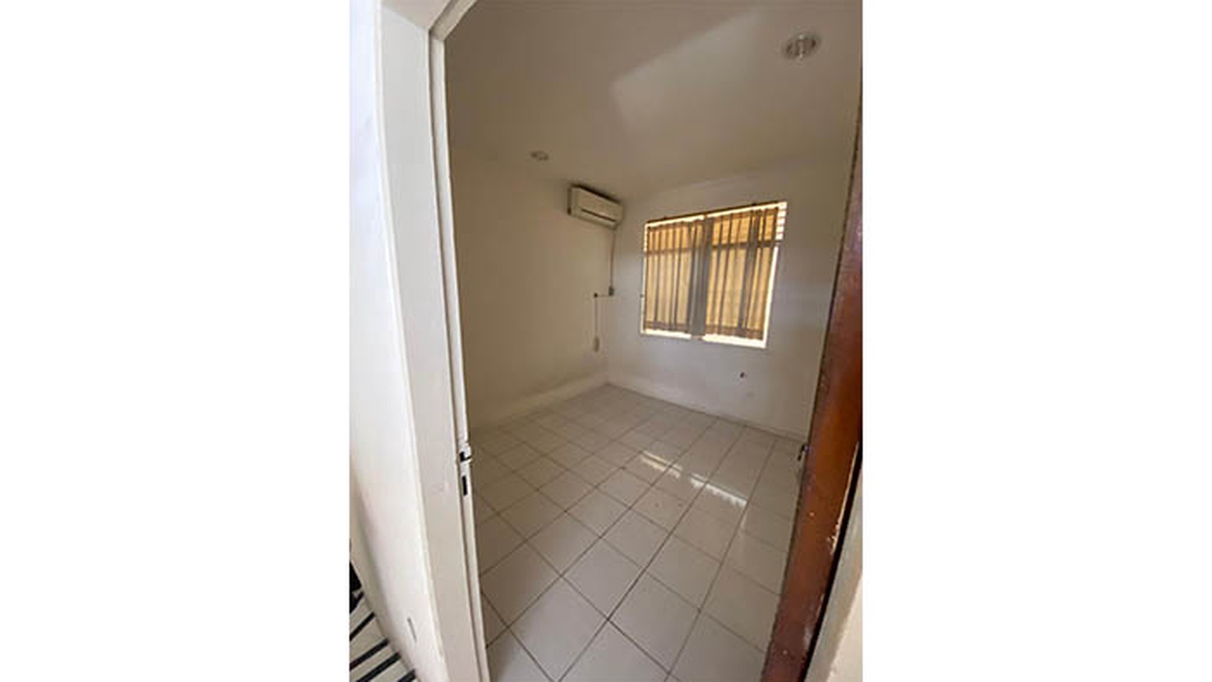 Rumah Standar, jalan lebar 3 mobil, di Janur Asri, Kelapa Gading.