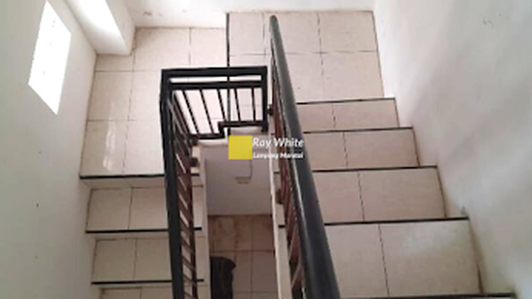 Rumah Murah Area Komplek 2 Lantai
