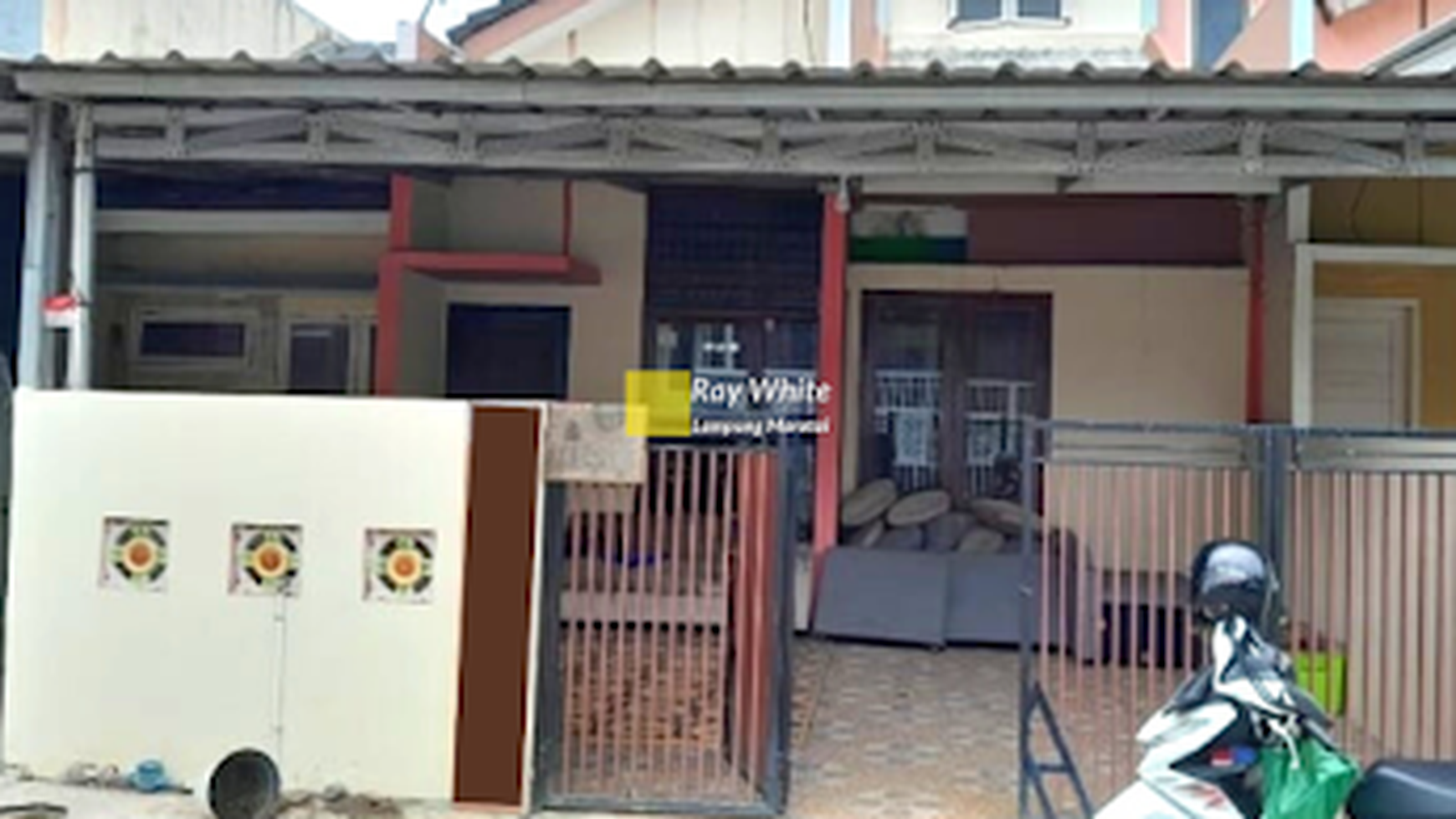 Rumah Murah Area Komplek 2 Lantai