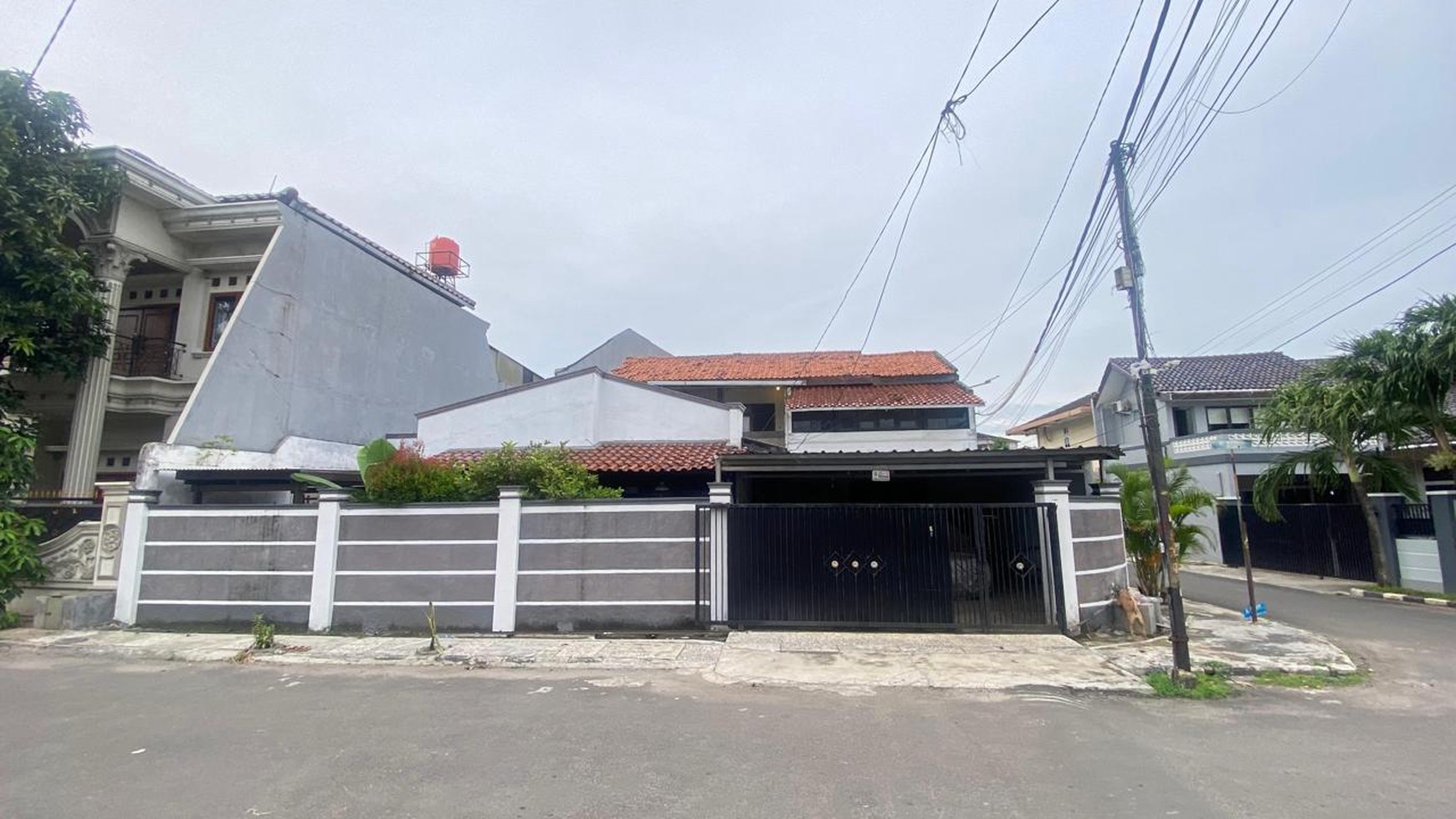 Rumah Bagus Di Perum Garuda, Jl Simponi Raya Cipondoh Tangerang