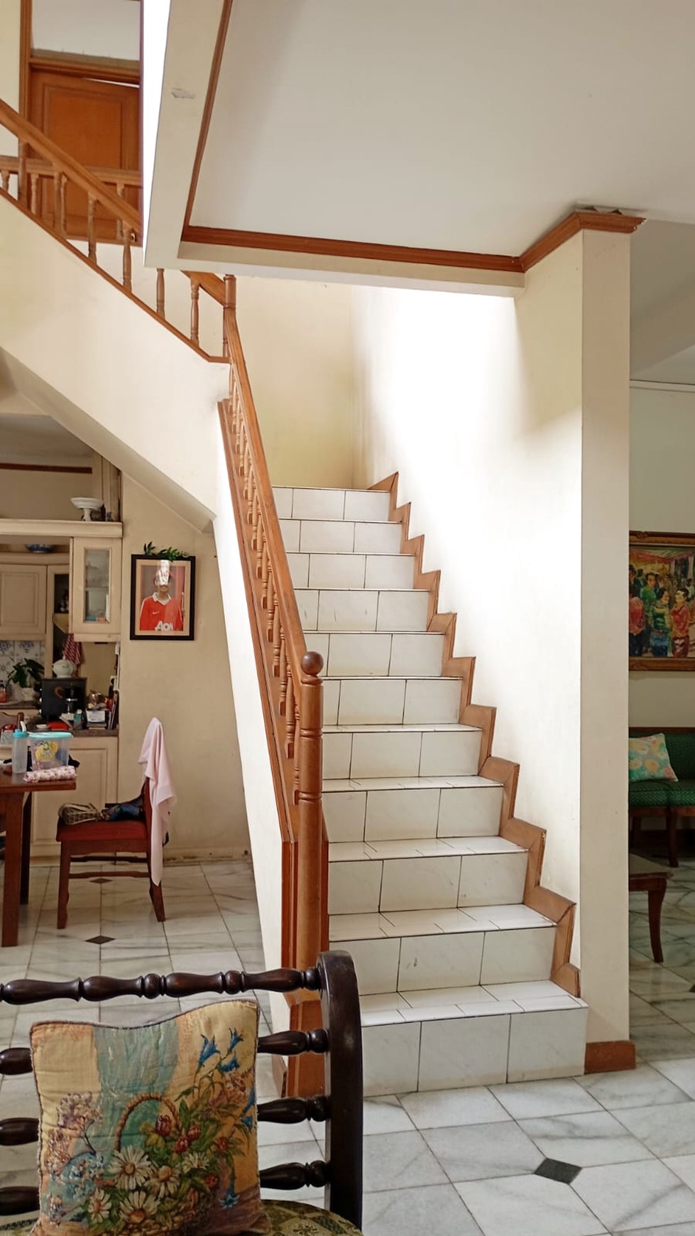 Rumah 2 lantai, posisi di Hook, di Rengas