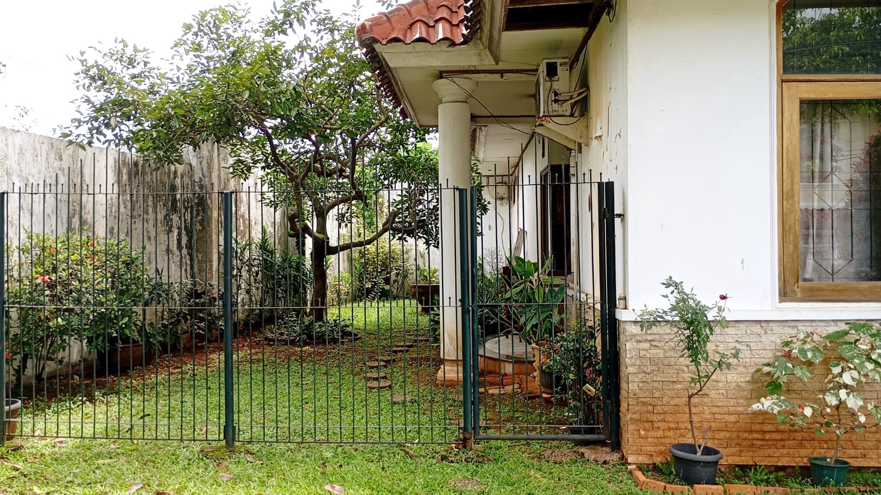 Rumah 2 lantai, posisi di Hook, di Rengas
