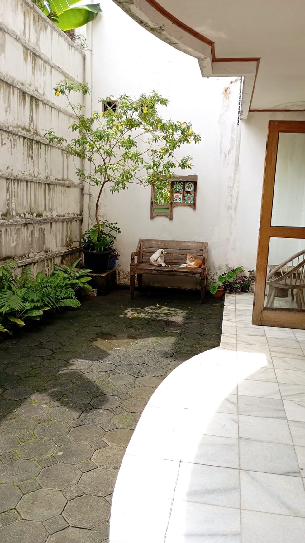 Rumah 2 lantai, posisi di Hook, di Rengas