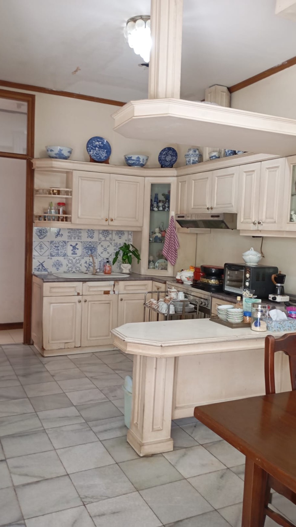 Rumah 2 lantai, posisi di Hook, di Rengas