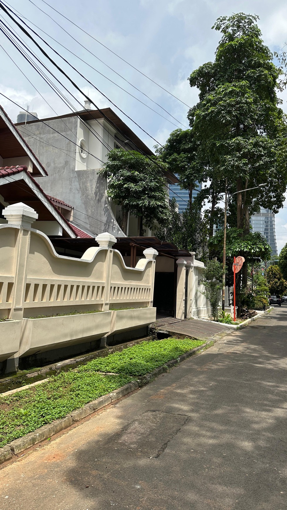 Dijual rumah lama di Jl Karang Asem - Kuningan- Jakarta Selatan
