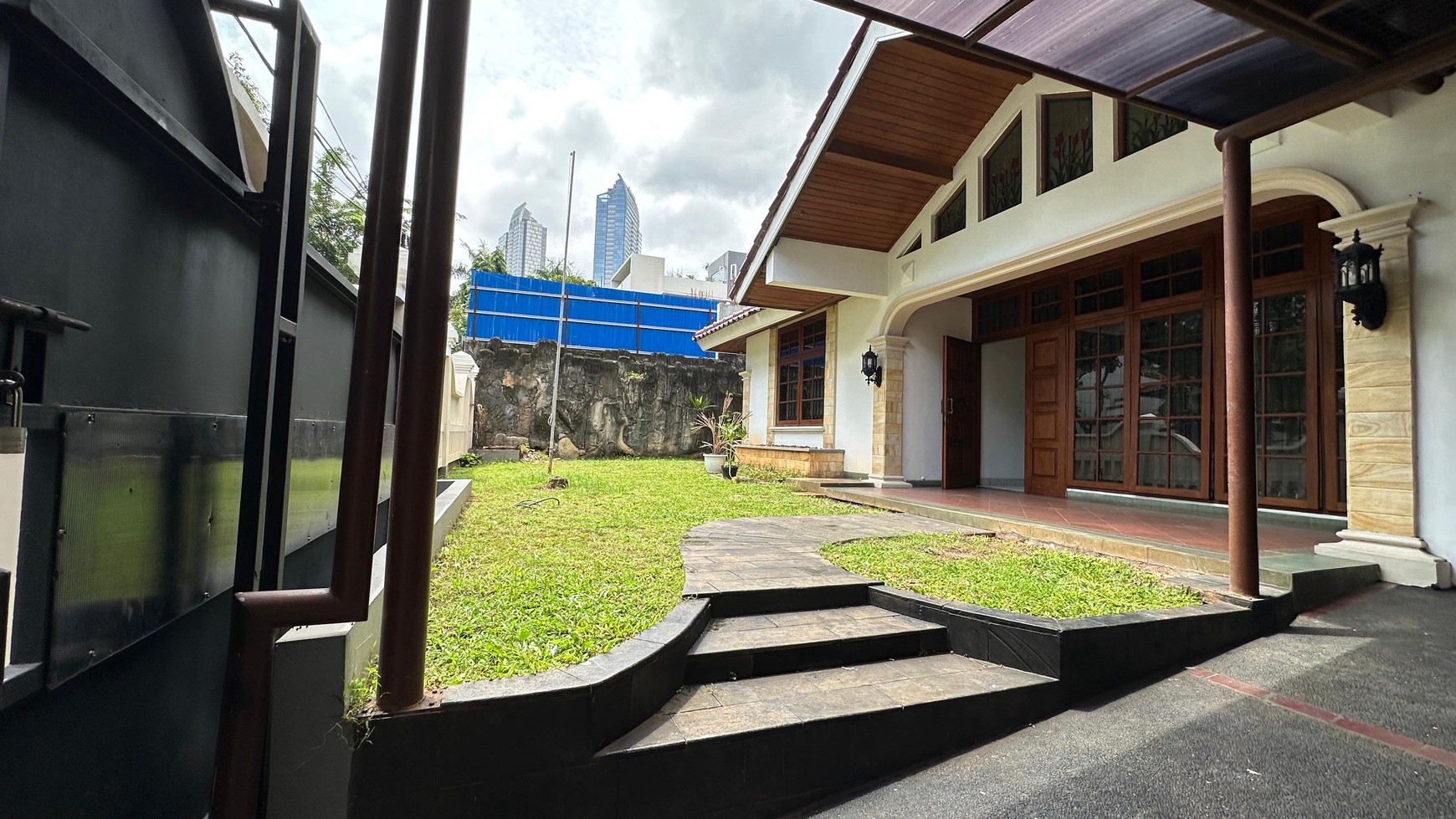 Dijual rumah lama di Jl Karang Asem - Kuningan- Jakarta Selatan