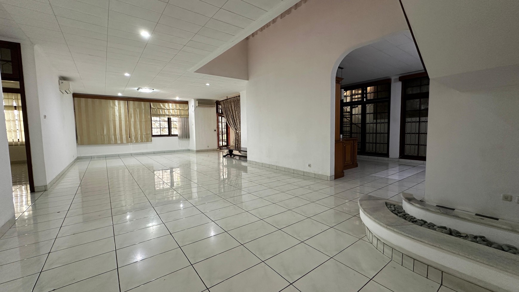 Dijual rumah lama di Jl Karang Asem - Kuningan- Jakarta Selatan