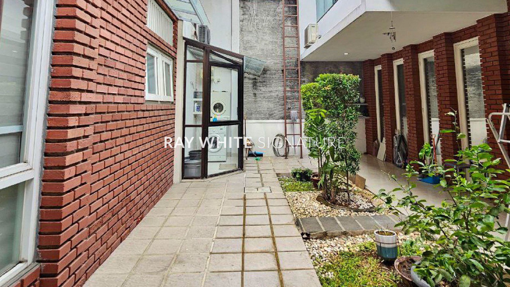 Rumah Mewah 2 Lantai Daerah SCBD Jl Tulodong Bawah IV