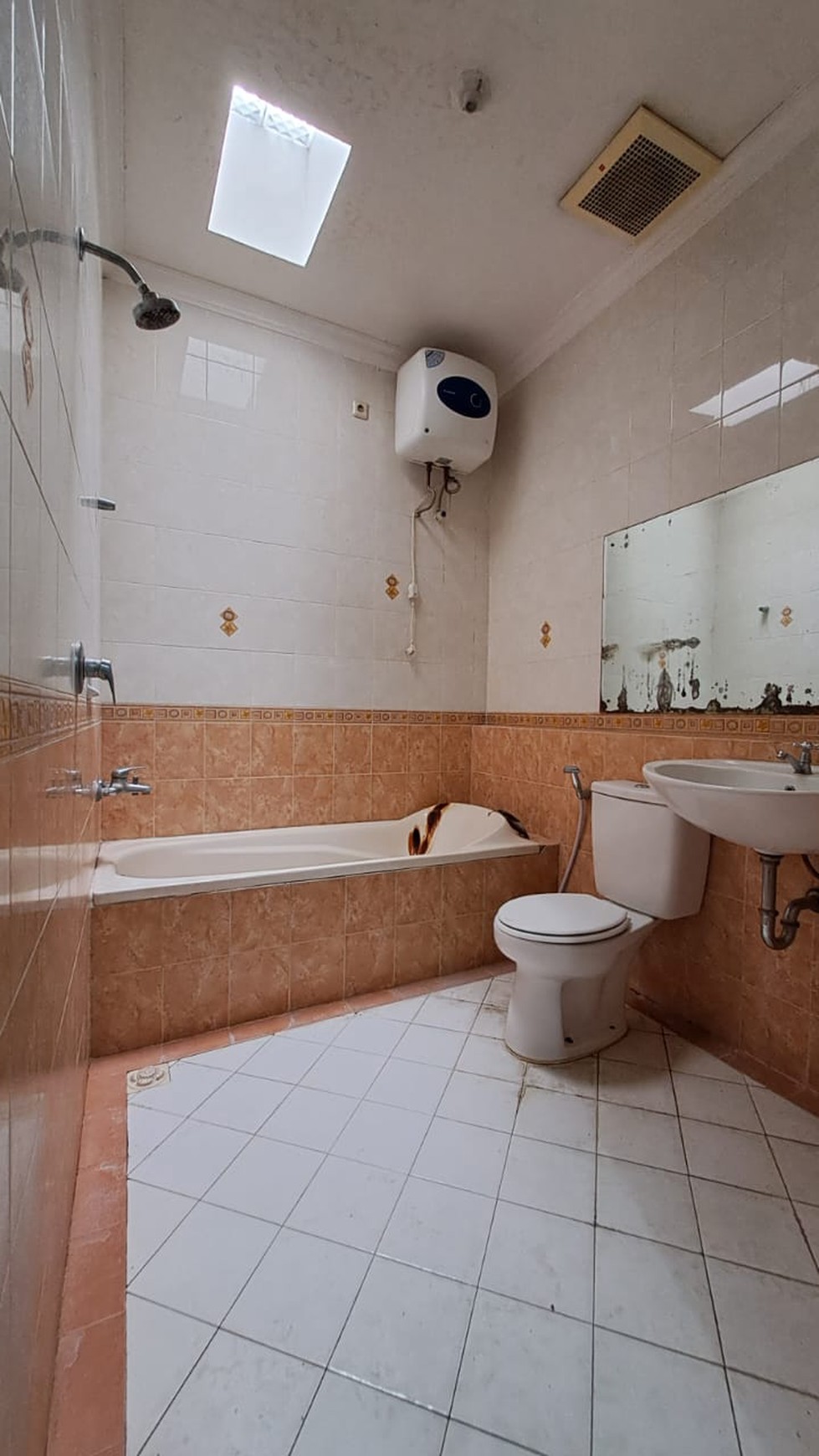 Rumah Hitung Tanah Area Cipete