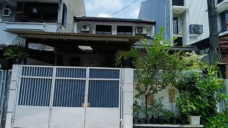 Rumah siap huni dalam perumahan di Bintaro Jaya