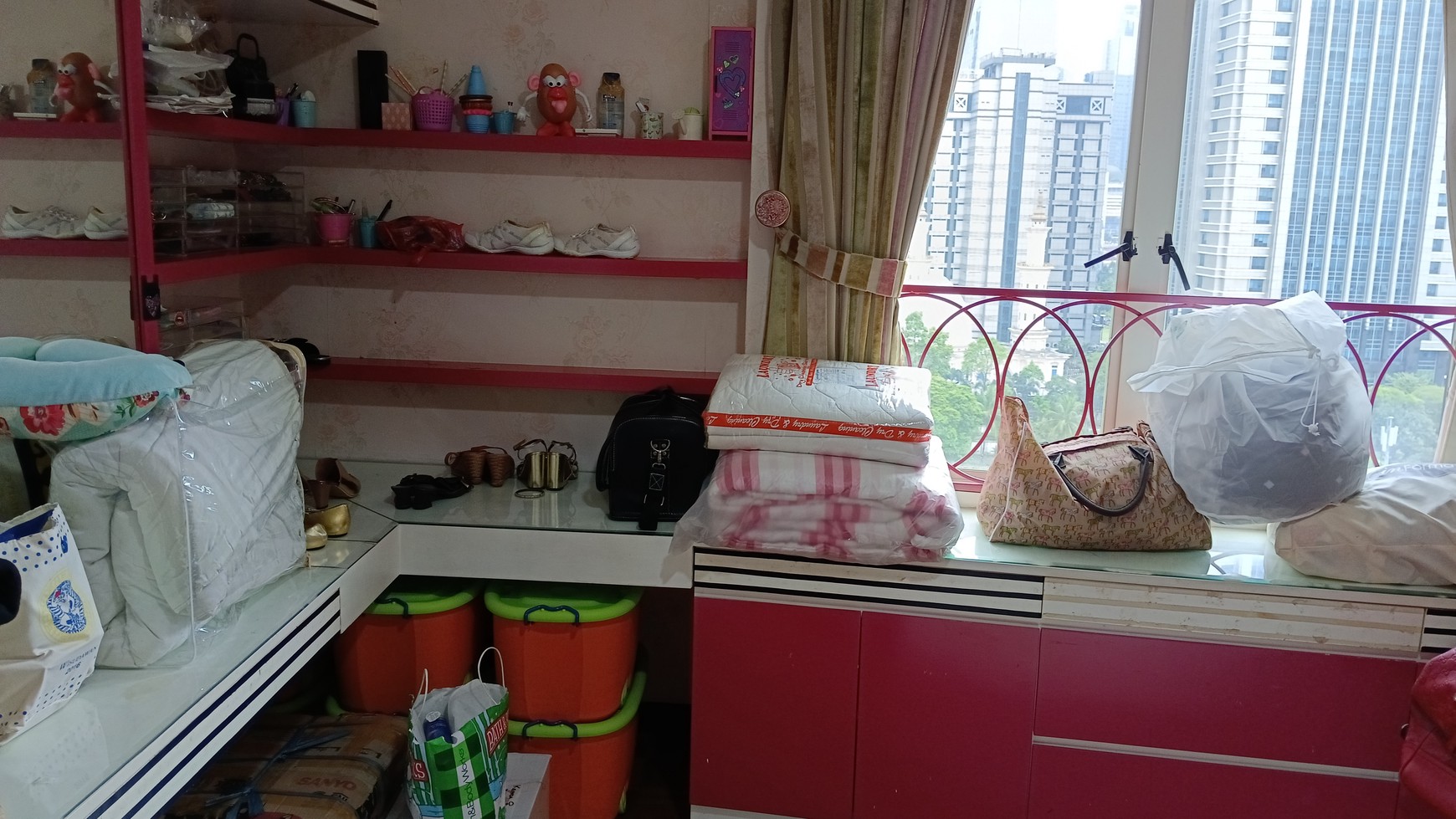 Dijual cepat tanah di daerah Jl. Pancoran Timur, lokasi strategis, dipinggir jalan, dekat area perkantoran Jaksel.