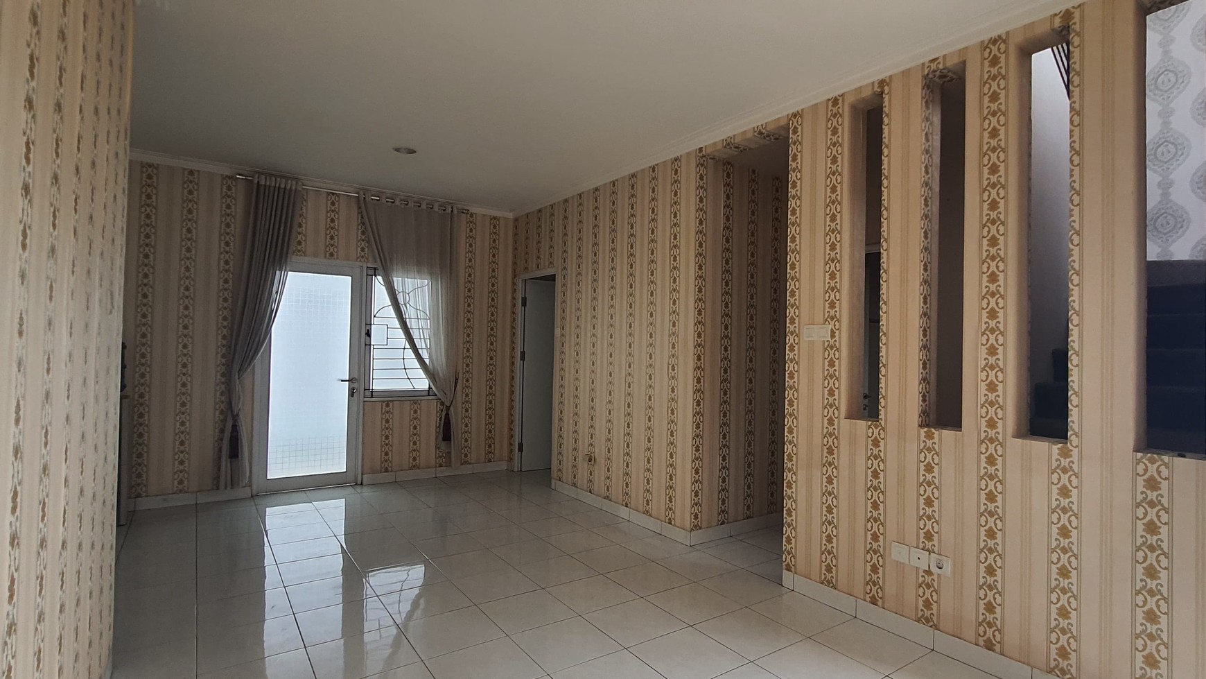 Rumah Minimalis Modern di Kota Wisata 