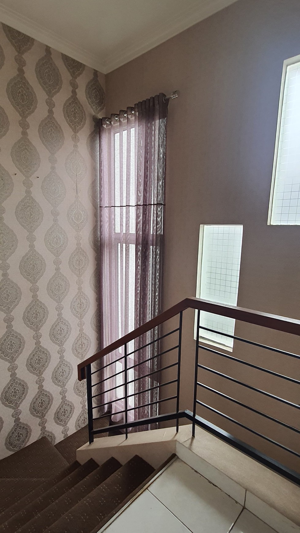 Rumah Minimalis Modern di Kota Wisata 