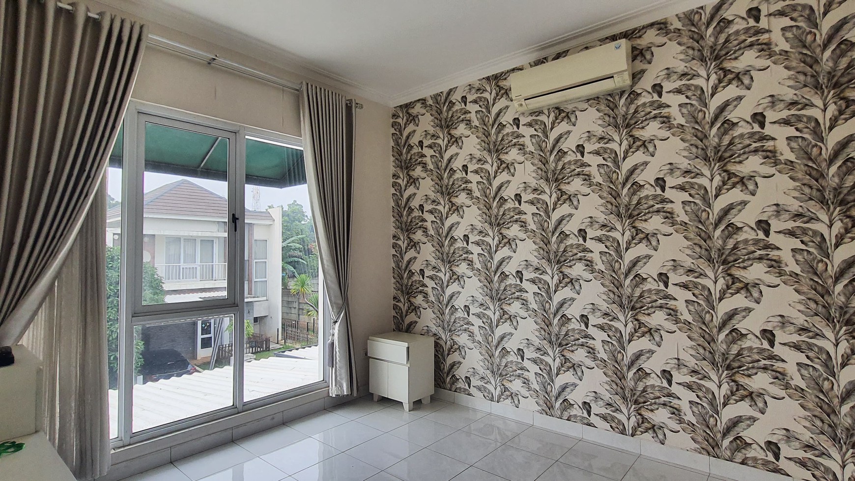 Rumah Minimalis Modern di Kota Wisata 