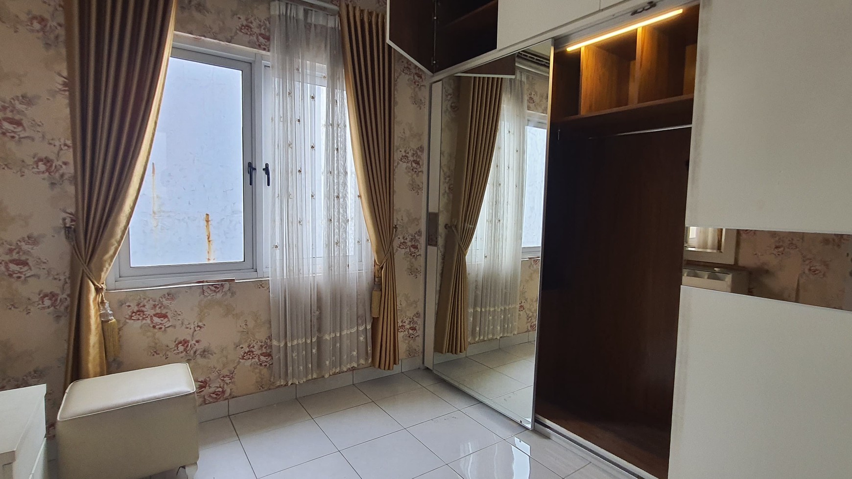 Rumah Minimalis Modern di Kota Wisata 