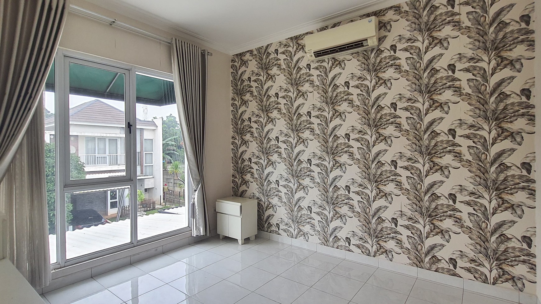 Rumah Minimalis Modern di Kota Wisata 