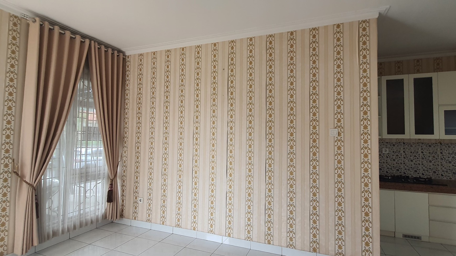 Rumah Minimalis Modern di Kota Wisata 