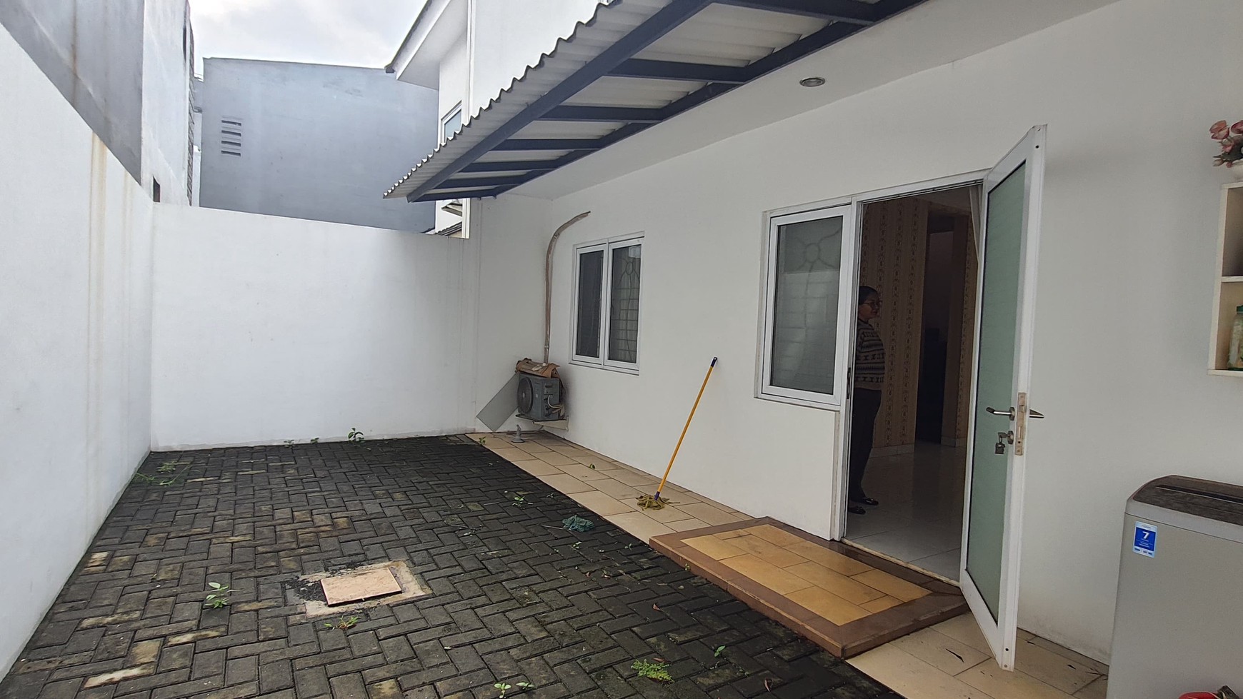 Rumah Minimalis Modern di Kota Wisata 