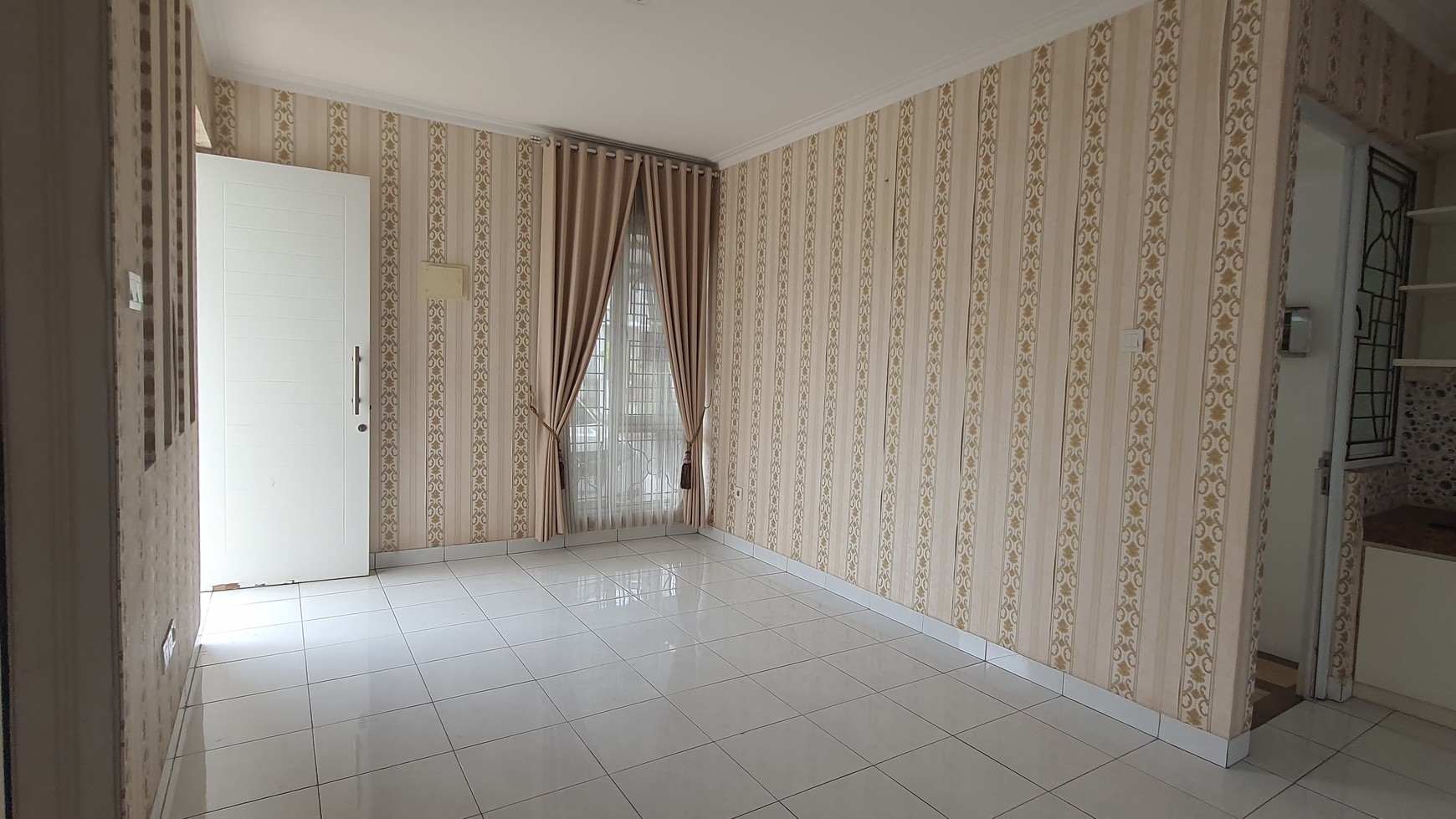 Rumah Minimalis Modern di Kota Wisata 