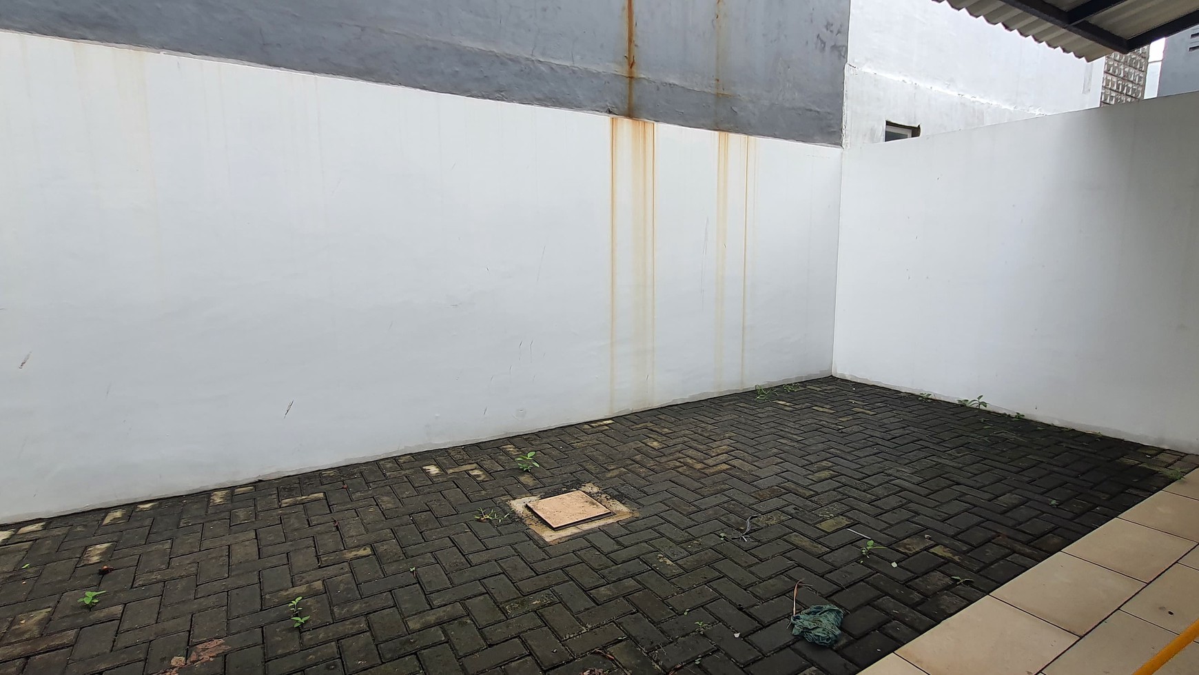 Rumah Minimalis Modern di Kota Wisata 