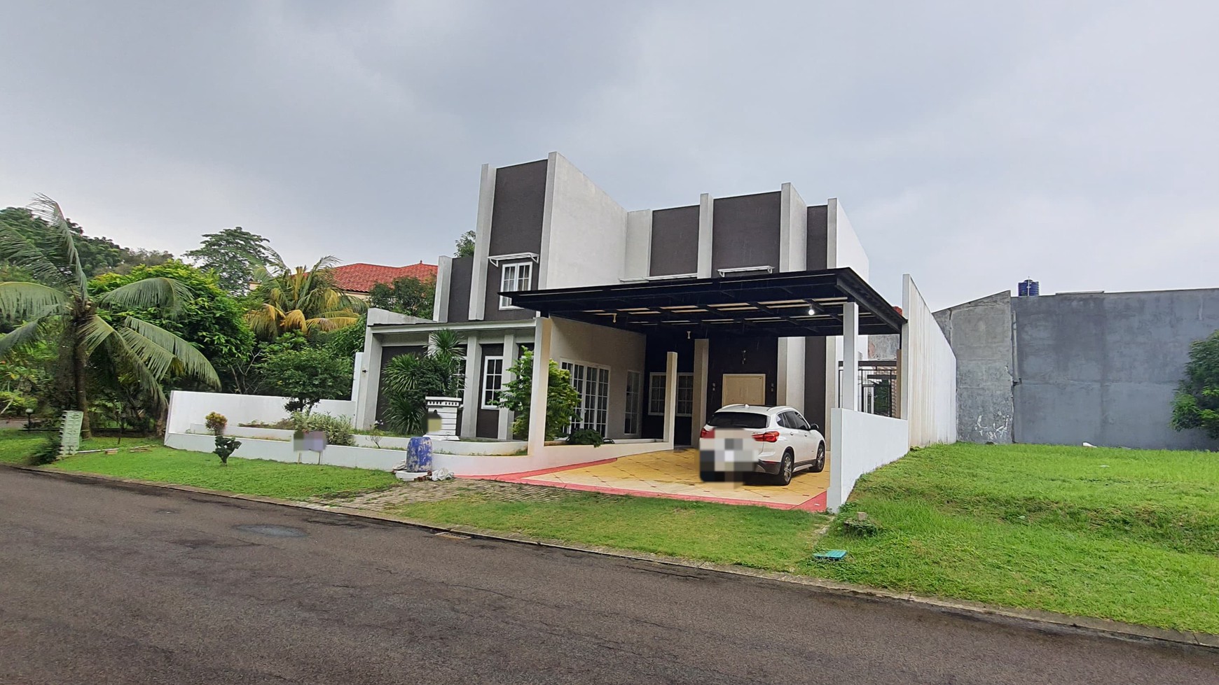 Rumah Mewah, Hadap Green Belt di Kota Wisata, Cibubur