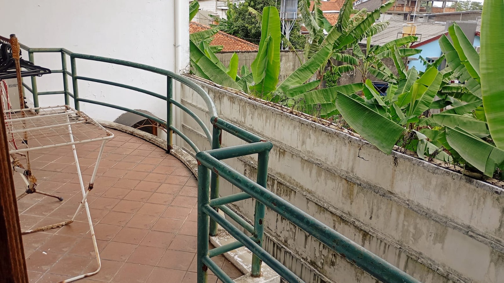 Rumah 2 lantai, posisi di Hook, di Rengas
