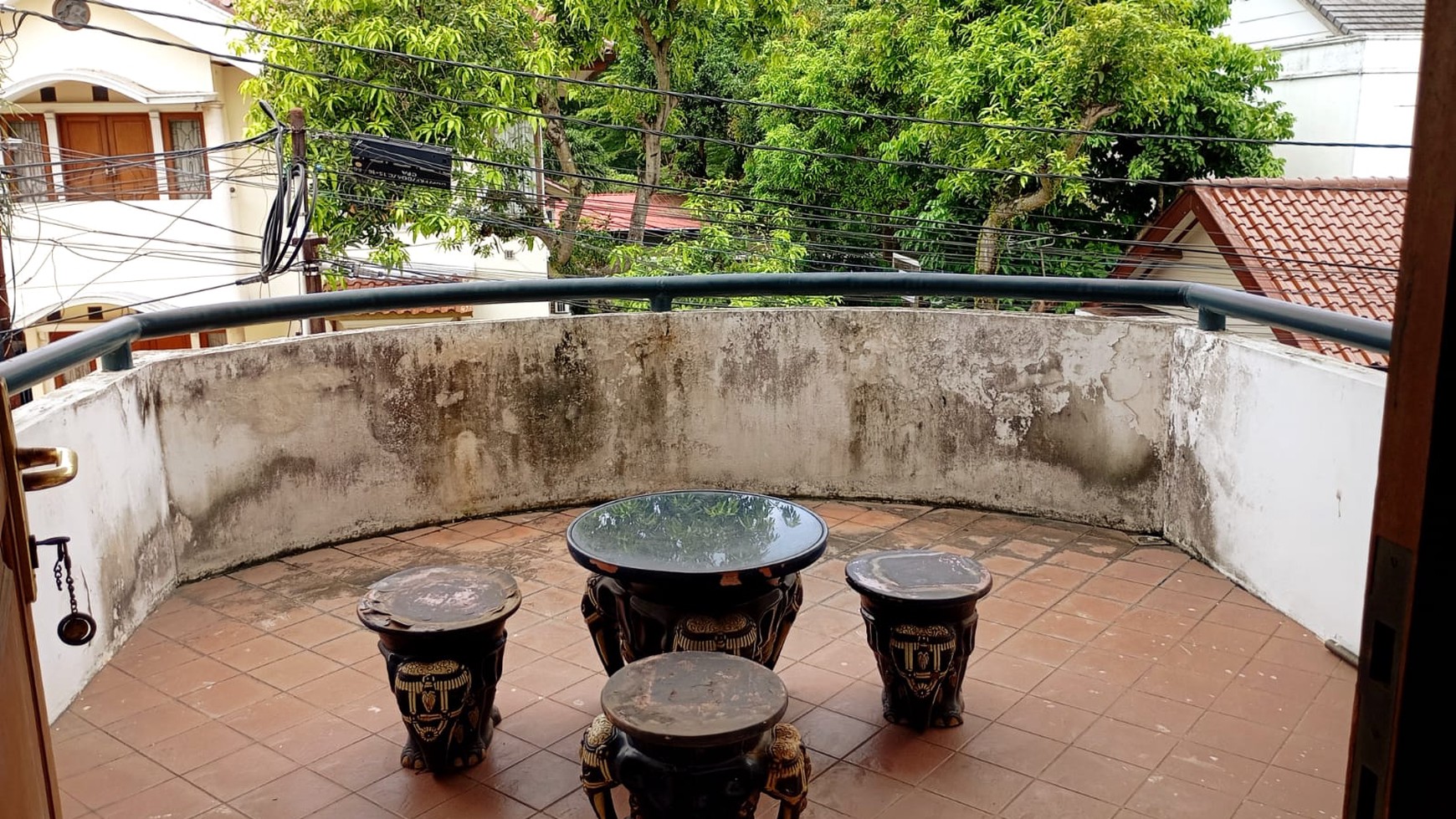 Rumah 2 lantai, posisi di Hook, di Rengas