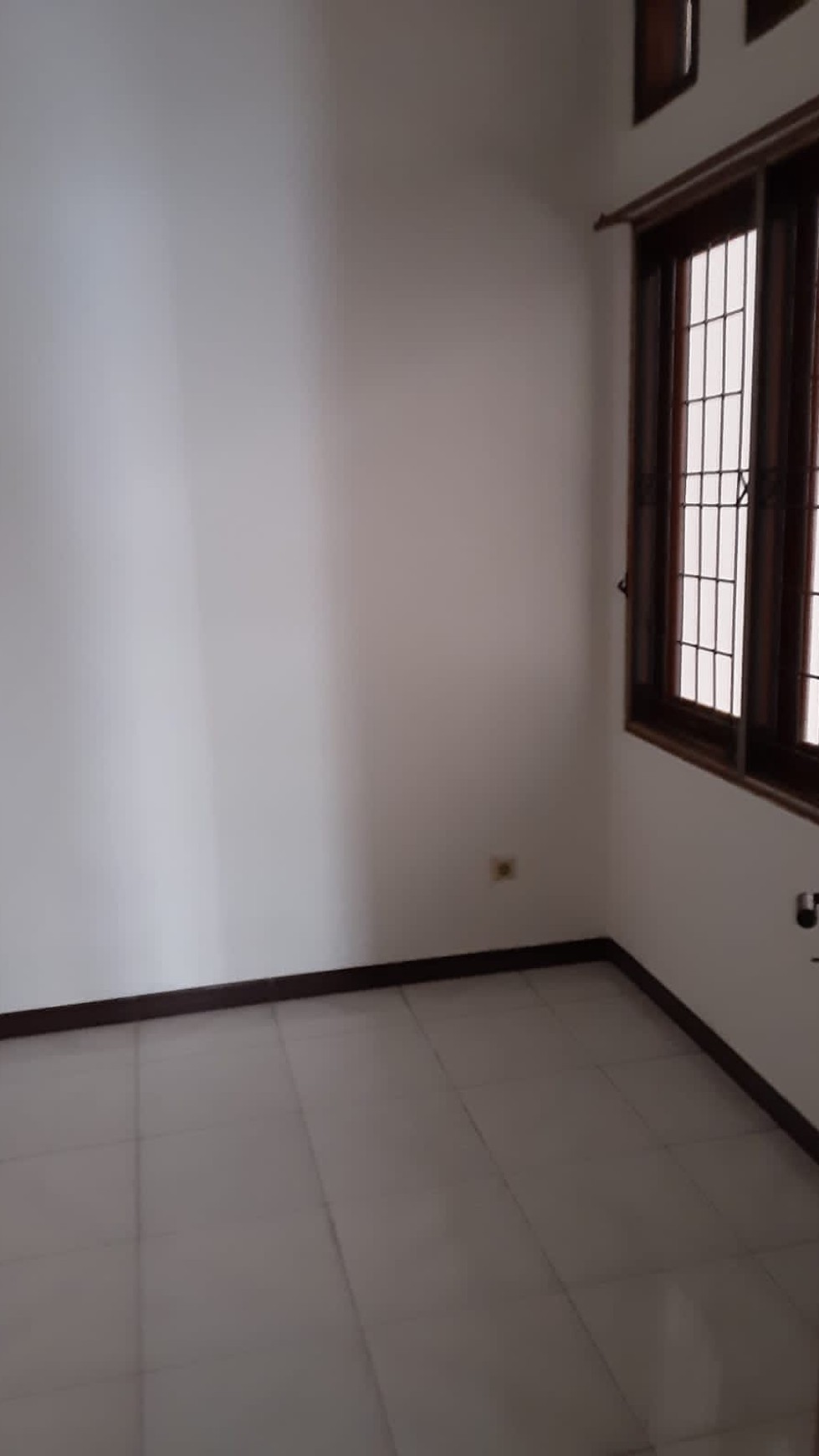 Dijual rumah lokasi strategis, tenang, nyaman, dan terawat di Perumahan Duta Gema Pesona Estate, Depok.