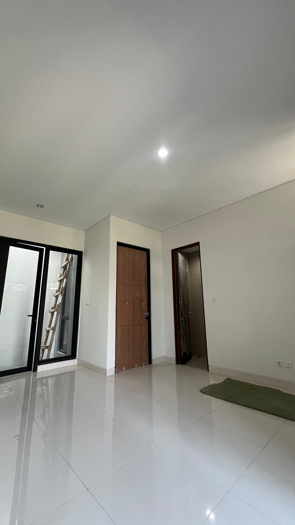 JUAL CEPAT RUMAH SIAP HUNI CLUSTER BALI RESORT TANGERANG SEPATAN