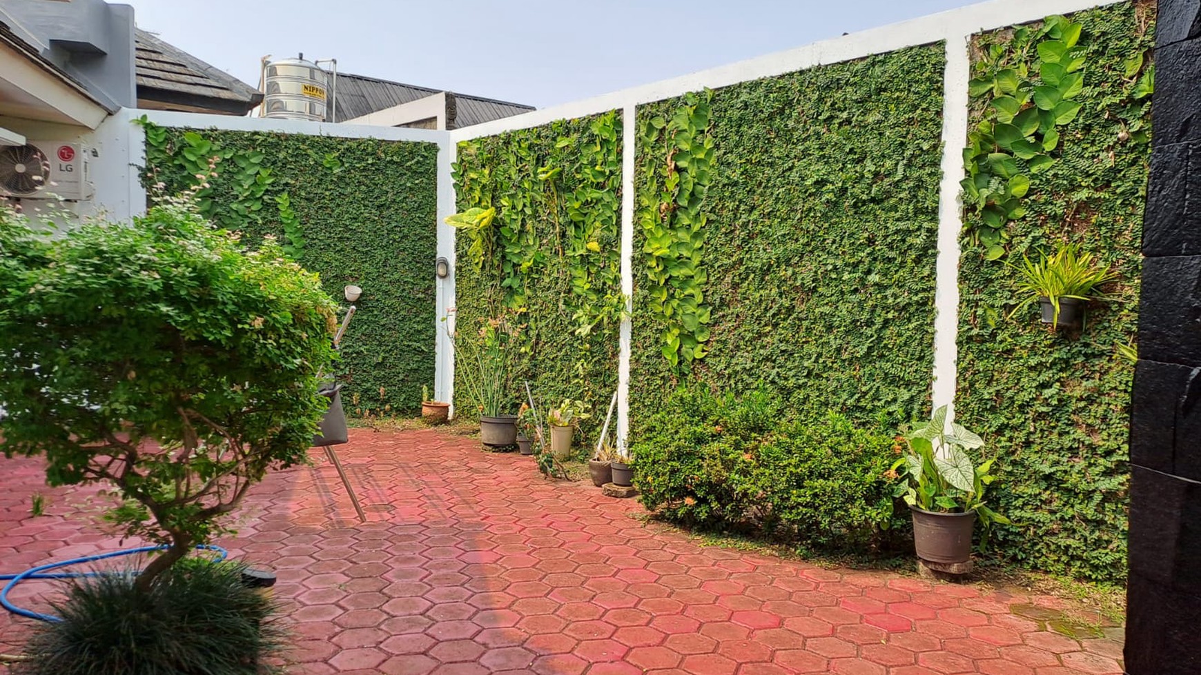 Rumah kencana loka BSD dekat dengan stasiun rawa buntu