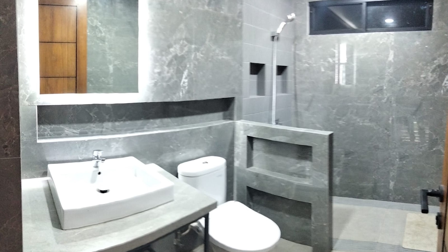 Rumah Hitung Tanah Area Cipete