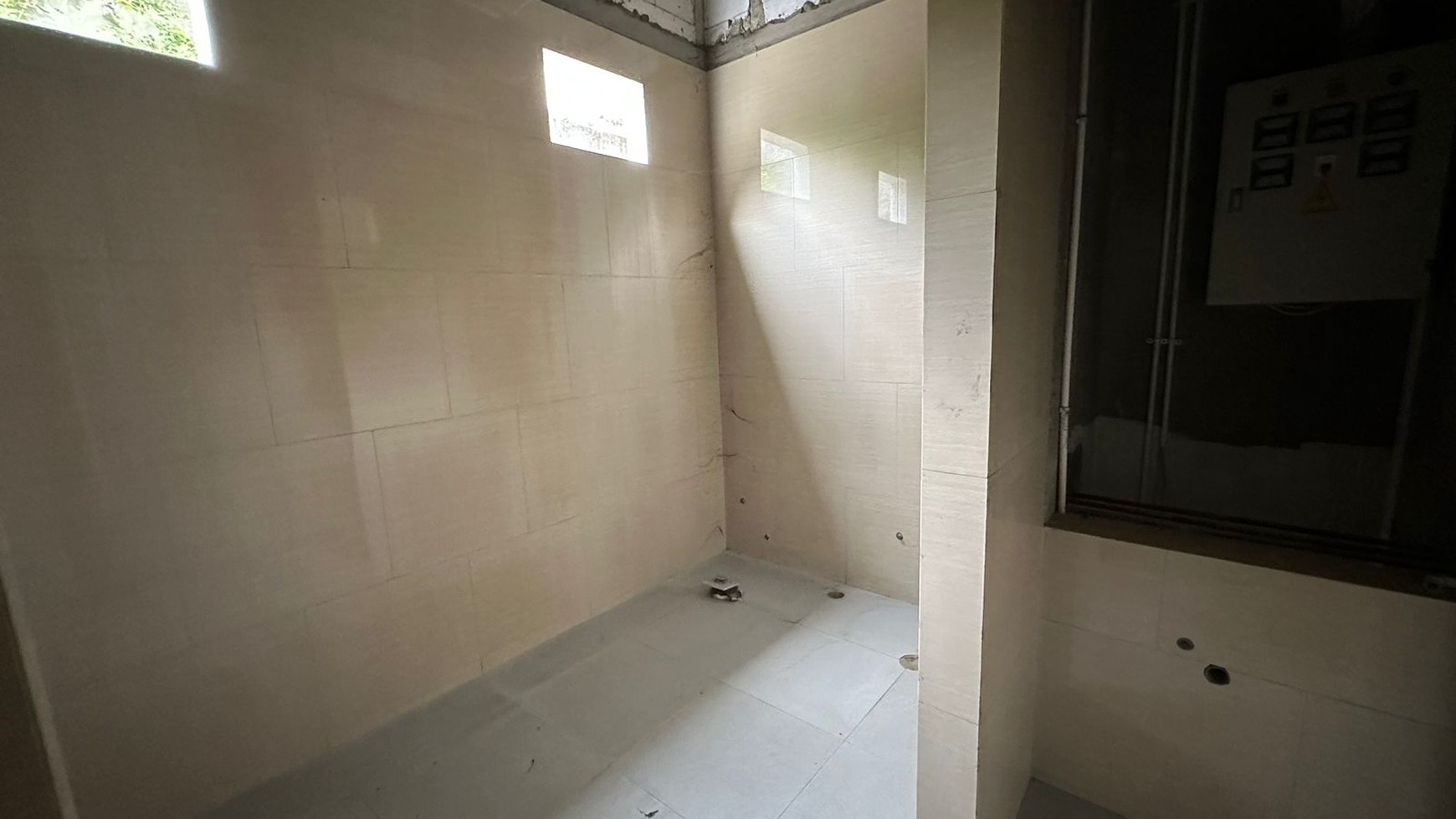 DIJUAL GEDUNG 4 LANTAI PREMIUM - WAHID HASYIM, MENTENG, JAKARTA PUSAT