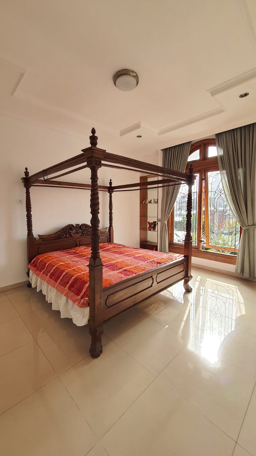 Rumah 2 lantai, bagus siap huni di Bintaro