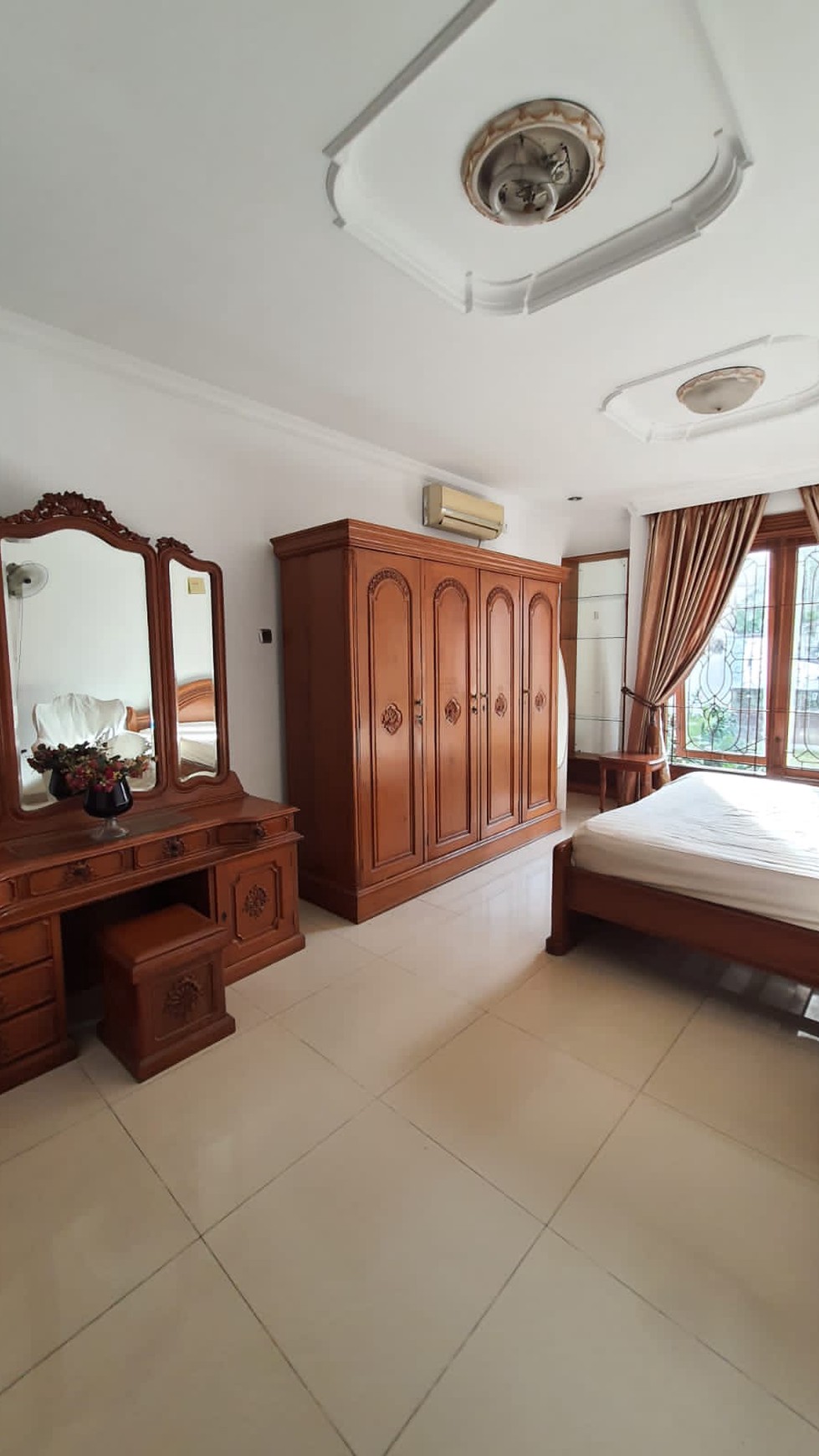 Rumah 2 lantai, bagus siap huni di Bintaro