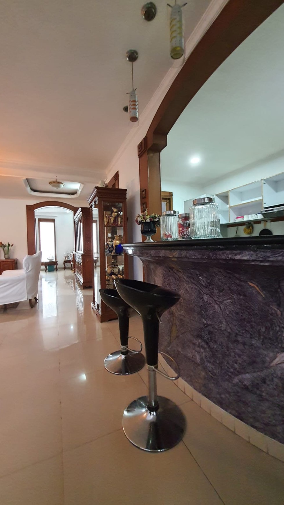 Rumah 2 lantai, bagus siap huni di Bintaro