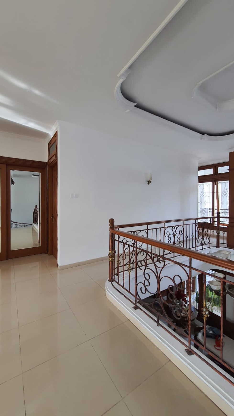 Rumah 2 lantai, bagus siap huni di Bintaro