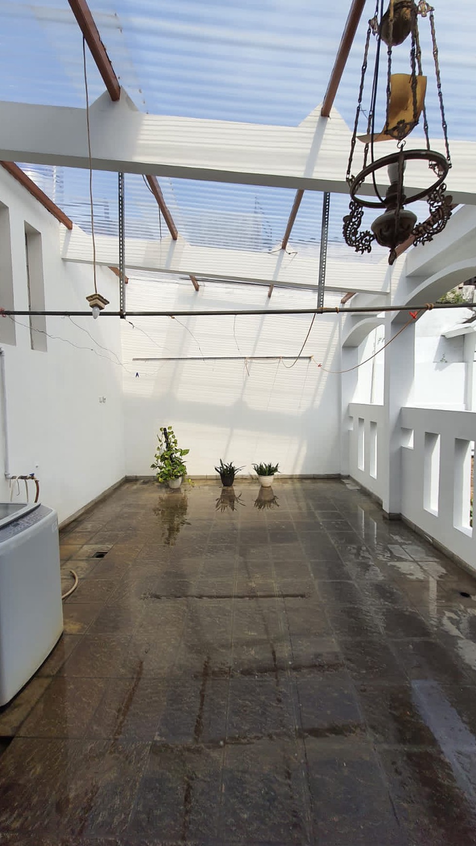 Rumah 2 lantai, bagus siap huni di Bintaro