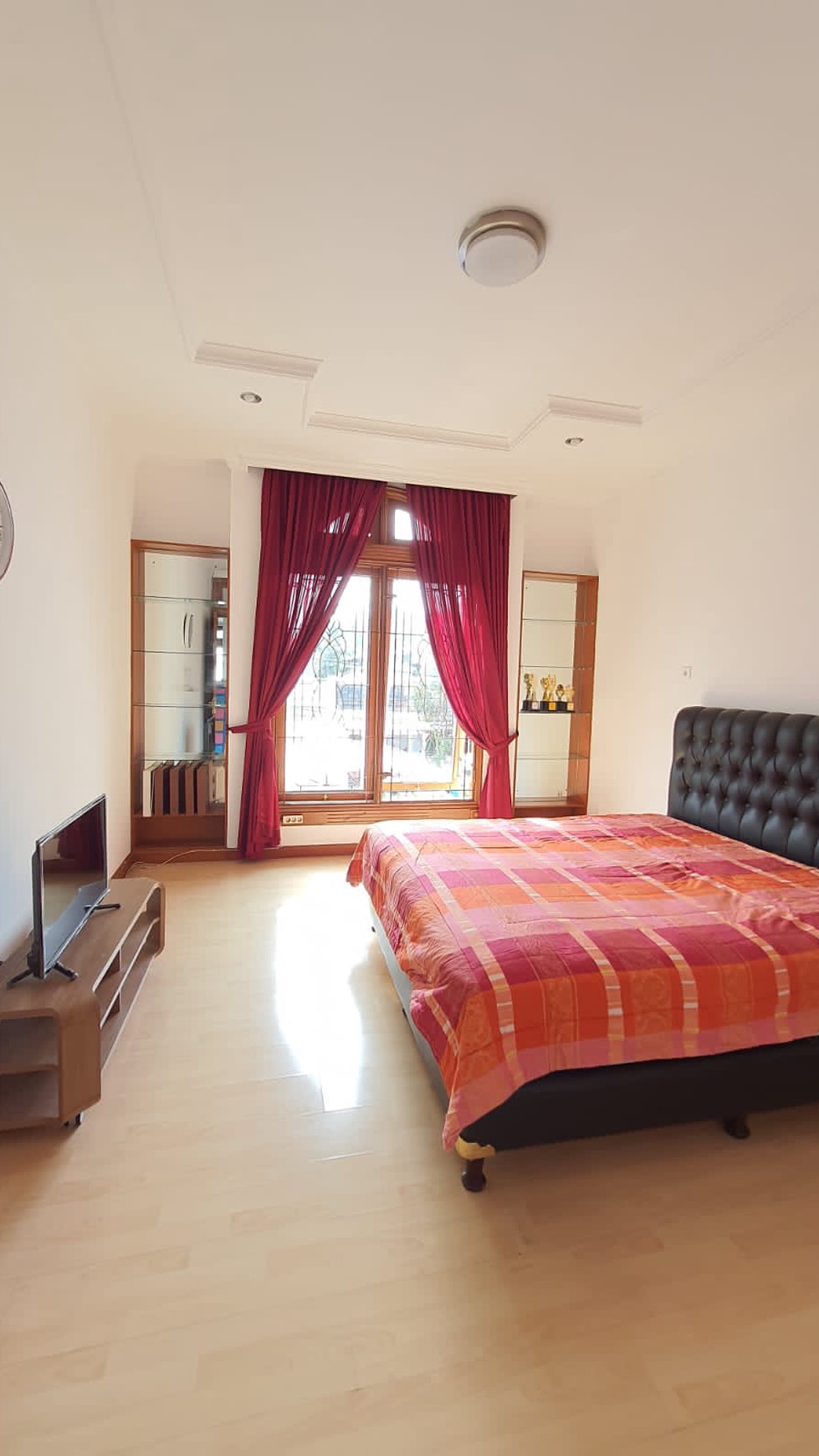 Rumah 2 lantai, bagus siap huni di Bintaro