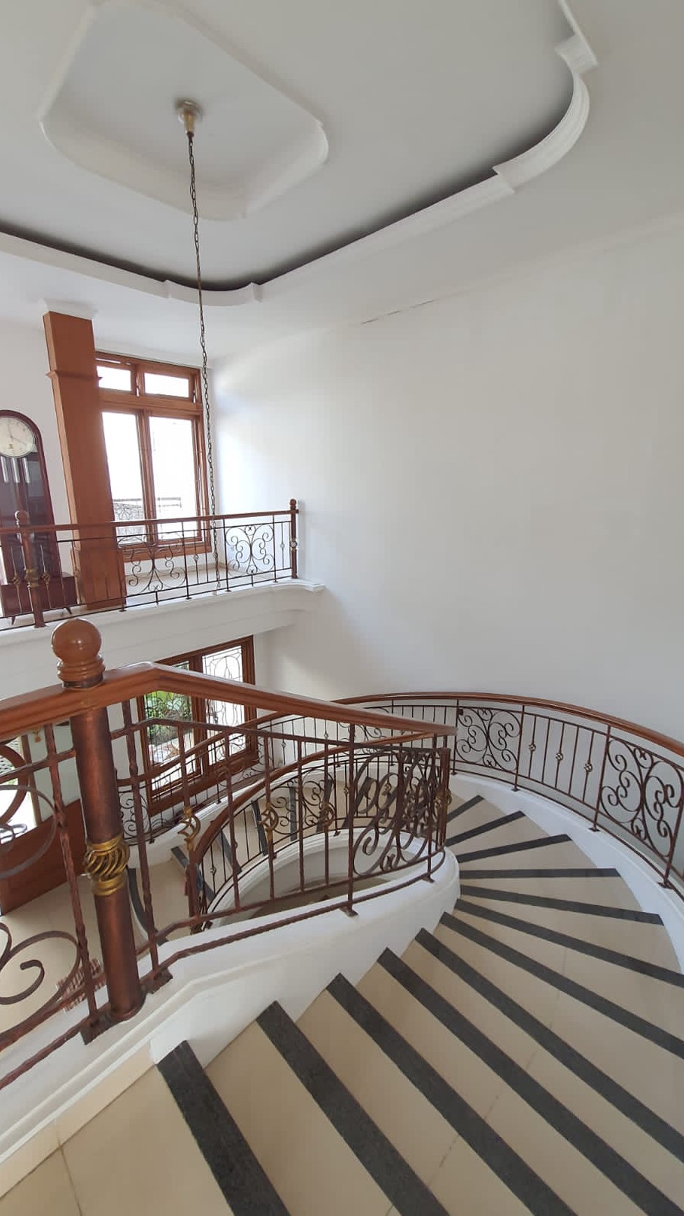 Rumah 2 lantai, bagus siap huni di Bintaro