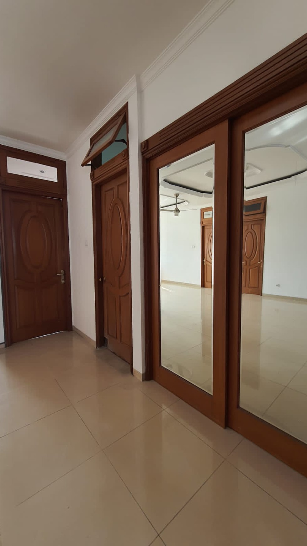 Rumah 2 lantai, bagus siap huni di Bintaro