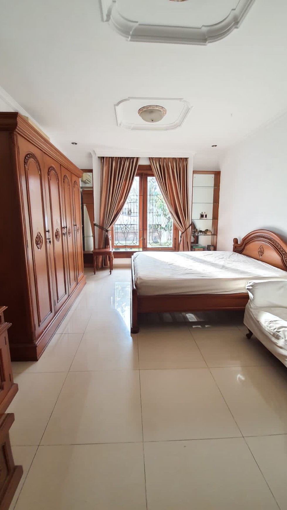 Rumah 2 lantai, bagus siap huni di Bintaro