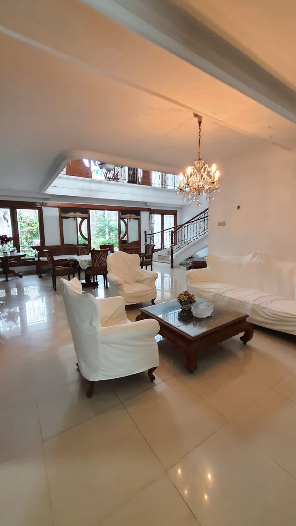 Rumah 2 lantai, bagus siap huni di Bintaro